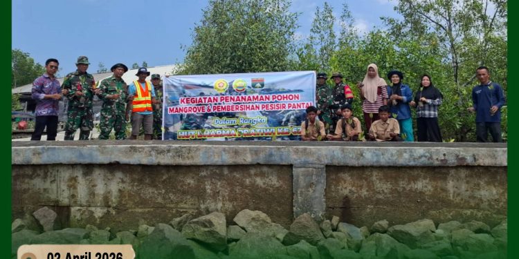 Rayakan HUT Dharma Pratiwi ke-62, Kodim 0313/KPR Gelar Pembersihan Pesisir dan Penanaman Mangrove di Pantai Kuala Kampar.