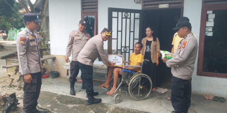 Menyusuri Tepian Sungai Rokan, Polsek Ujungbatu Hadirkan Harapan Lewat Program JALUR untuk Warga Terpencil