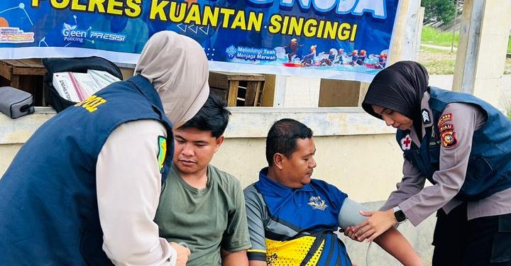 Klinik Terapung Dokkes Polres Kuansing Layani Warga di Pasar Teluk Kuantan, Wujud Nyata Program JALUR