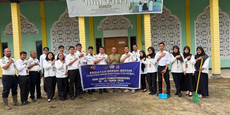 LAPAS KELAS IIA BANGKINANG GELAR AKSI BERSIH-BERSIH FASILITAS UMUM DAN SOSIAL