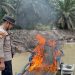 Polsek Singingi Tertibkan PETI di Sungai Bawang dan Pasir Emas, Empat Rakit Dimusnahkan