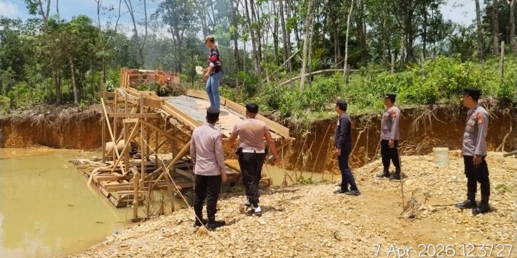 Dua Rakit PETI di Desa Tanah Bekali Dimusnahkan, Polsek Pangean Tegaskan Komitmen Berantas Tambang Ilegal