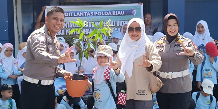 Ditlantas Polda Riau Tanamkan Budaya Tertib Berlalu Lintas Sejak Dini serta Edukasi Green Policing