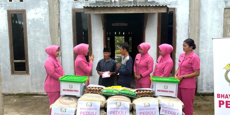 Sentuhan Nyata Bhayangkari Tapung Hulu Dukung Pembangunan Masjid Ar-Rayhan