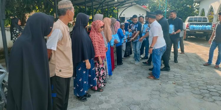 Polsek Kampar & PT Green Palma Bagikan Bansos, 57 Warga Miskin dan 27 Anak Yatim Terima Bantuan