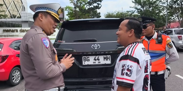 Ditlantas Polda Riau Tertibkan TNKB Tidak Sesuai Spesifikasi, Puluhan Pelanggar Ditindak
