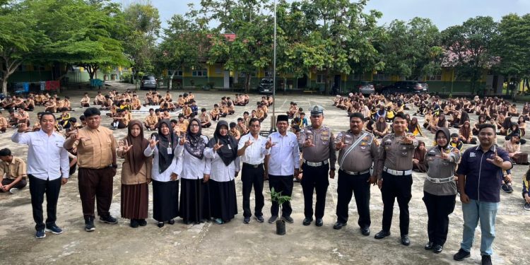 Satlantas Kampar Gelar Police Goes to School di SMK N 1 Tapung, Ajak Pelajar Taati Lalu Lintas dan Peduli Lingkungan