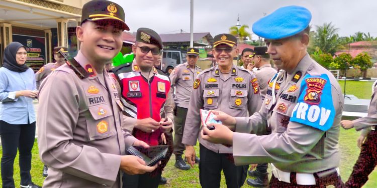 Wakapolres Kampar Pimpin Gaktibplin, 11 Personil Tes Urine Semua Negatif, Beberapa Ditemukan Masalah Administrasi dan Tampang
