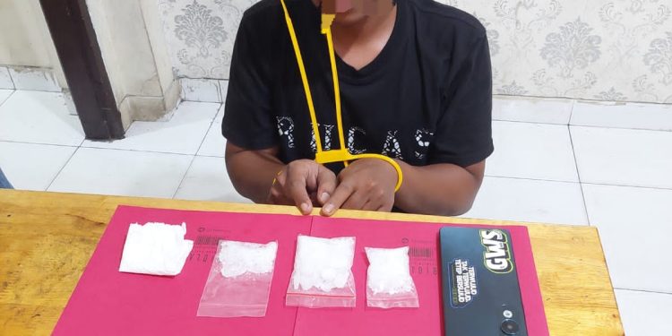 POLRES SIAK GAGALKAN PEREDARAN 50,1 GRAM SABU DI TUALANG, SEORANG PEMUDA DIAMANKAN