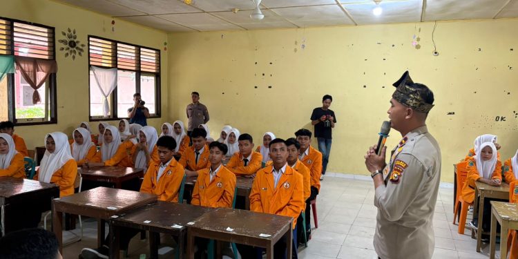 Polsek Benai Edukasi Pelajar SMKN 1 Benai tentang Bahaya Narkoba