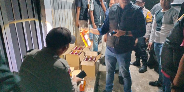 THM Jadi Target, Polisi Lakukan Razia Mendadak dan Sita Puluhan Miras di Tualang