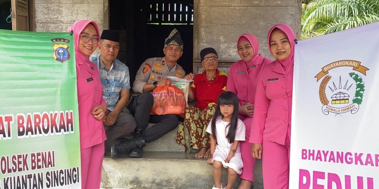 Polsek Benai Gelar Bakti Sosial Bersama Karang Taruna, Salurkan Sembako untuk Lansia dan Warga Pra Sejahtera