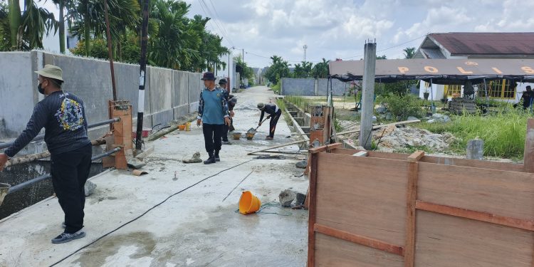Polsek Kulim Kawal Pembangunan Jembatan Merah Putih untuk Kepentingan Masyarakat