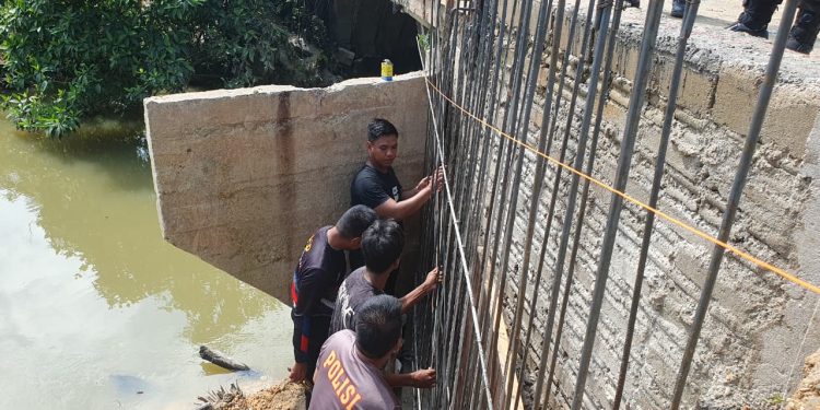 Personil Polda Riau dan Polres Kampar Semangat Selesaikan 3 Jembatan di Kuok, Progres Tertinggi Capai 70%