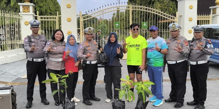 Ribuan Warga CFD Teredukasi! Ditlantas Polda Riau Kampanyekan Tertib Lalu Lintas dan Tanam Kepedulian Lingkungan