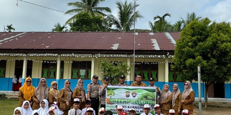 Polres Kuansing Implementasikan Program Green Policing di Sekolah, Tanam Pohon dan Sosialisasikan Bahaya Narkoba