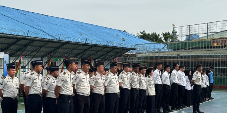 Pimpin Apel Pagi Perdana, Kasubbag TU Lapas Pekanbaru Tekankan Profesionalisme Dalam Bekerja