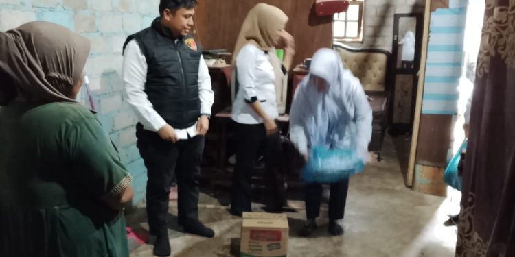 Sentuhan Humanis di Tengah Kerasnya Hidup: Polsek Tapung Hulu “Ketuk” Pintu Rumah Yatim Piatu Disabilitas