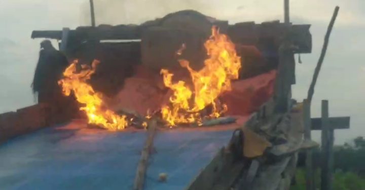 Polsek Kuantan Tengah Tindak Tegas Aktivitas PETI di Sentajo Raya, Enam Rakit Dimusnahkan