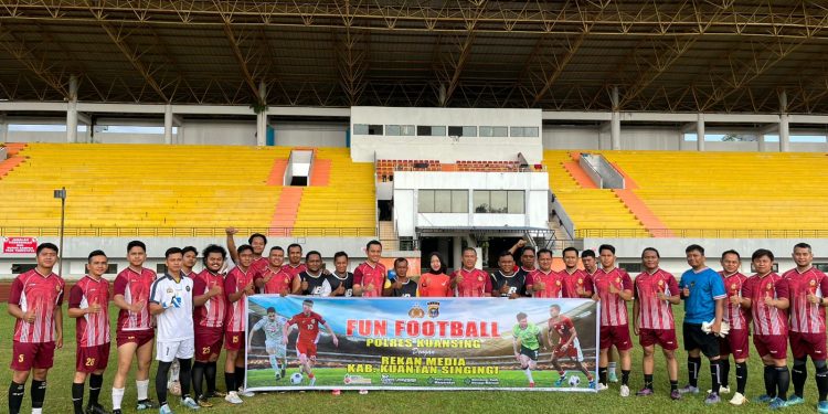 Football Fun Polres Kuansing vs Rekan Media Pererat Sinergi dan Kebersamaa