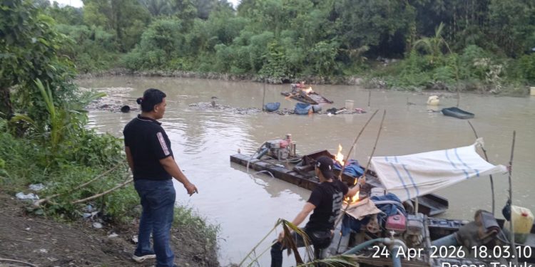 Polres Kuansing Tertibkan Aktivitas PETI di Tobek Panjang, Tiga Rakit Dimusnahkan