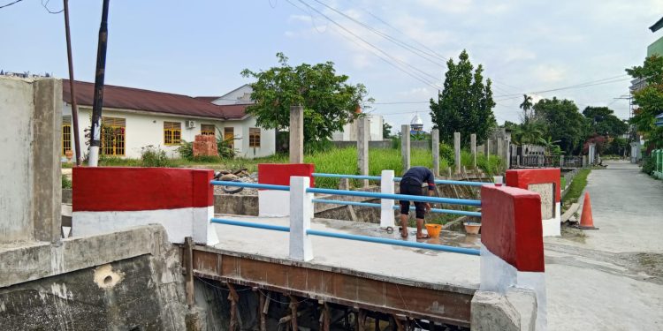 POLSEK KULIM TUNTASKAN PEMBANGUNAN JEMBATAN MERAH PUTIH UNTUK DUKUNG AKSES MASYARAKAT