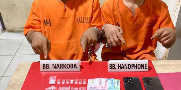 Dua Pengedar Sabu-Sabu di Tangkap di Desa Teratak Buluh Sita 8 Paket Sabu-sabu 