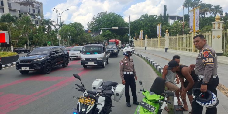 Patroli Beat Ditlantas Polda Riau, Hadir di Jam Rawan Demi Kelancaran Lalu Lintas Pekanbaru