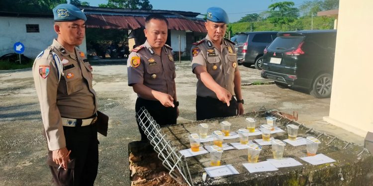 Perkuat Kedisiplinan, Sipropam Polres Siak Gelar Gaktibplin dan Cek Urine di Polsek Kerinci Kanan dan Lubuk Dalam