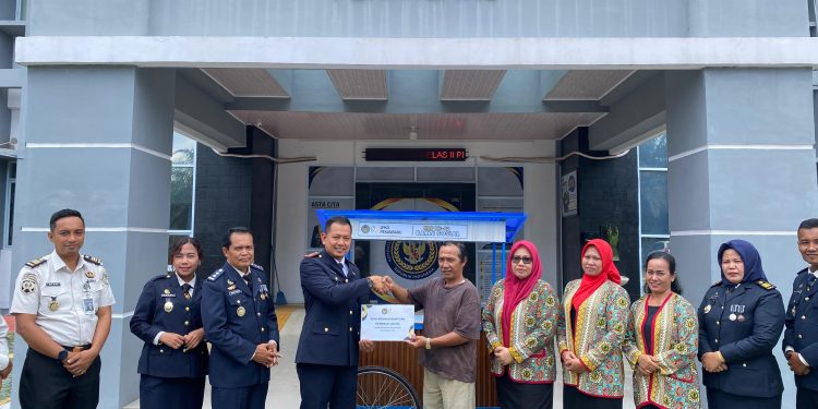 LPKA Kelas II Pekanbaru Mengikuti Tasyakuran Hari Bakti Pemasyarakatan ke-62 dan Serahkan Bantuan Gerobak Usaha