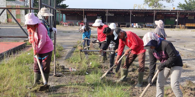 Sinergi Polri-TNI Bersihkan Ruang Publik Kerinci, Program Asri Polres Pelalawan Sasar Fasilitas Umum