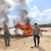 Personil Gabungan TNI-POLRI, Koramil 09 Singingi dan Polsek Singingi Hilir, Musnahkan 12 Rakit PETI di Tanjung Pauh.