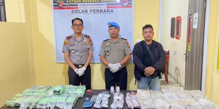 Polres Kepulauan Meranti Gagalkan Peredaran 27 Kg Sabu Jaringan Internasional, Dua Kurir Ditangkap di Perairan Selat Akar