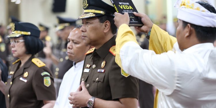 I Dewa Gede Wirajana Resmi Dilantik Menjabat Kejati Riau