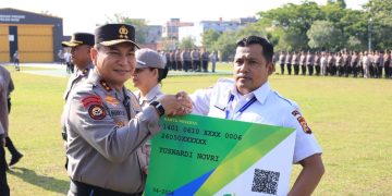 Polda Riau Gelar Apel Penyerahan Kartu BPJS Ketenagakerjaan bagi PPPK dan PHL