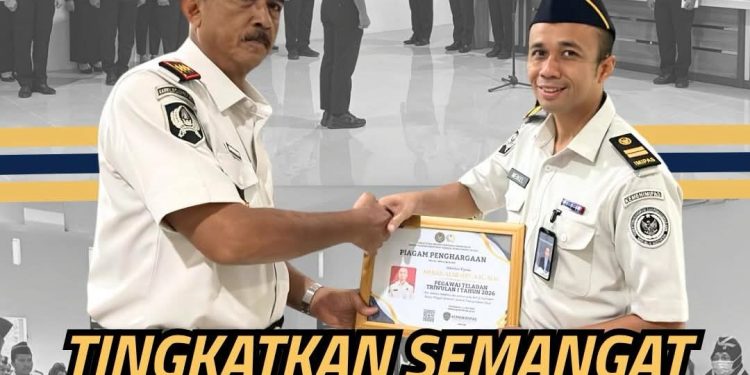 Tingkatkan Semangat Kerja, Kakanwil Ditjenpas Riau Berikan Penghargaan Pegawai Teladan