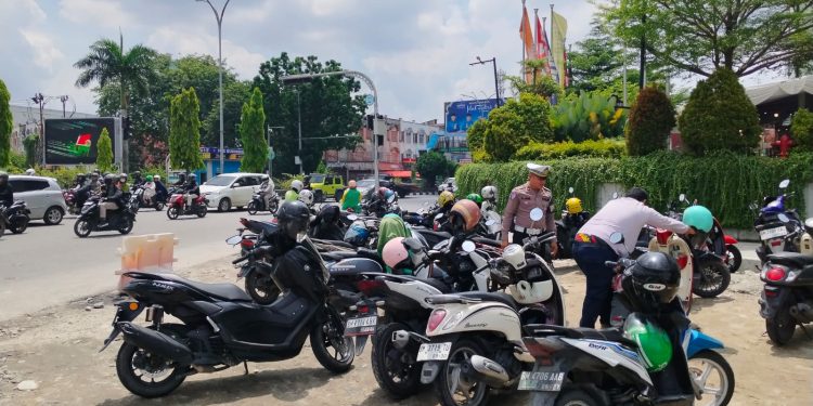 Antisipasi Lonjakan Arus Long Weekend, Ditlantas Polda Riau Sebar Personel di Titik Rawan