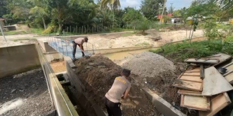 Segera Rampung, Jembatan Merah Putih Presisi di Desa Logas Capai 80 Persen