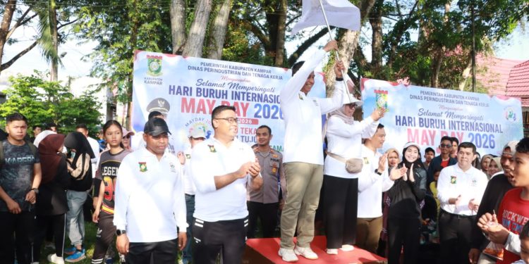 Kapolres Kampar Hadir Memeriahkan May Day, Gerak Jalan Santai DIikuti Ribuan Masyarakat dengan Tema “SATU TEKAD SATU TUJUAN SEJAHTERA BERSAMA”
