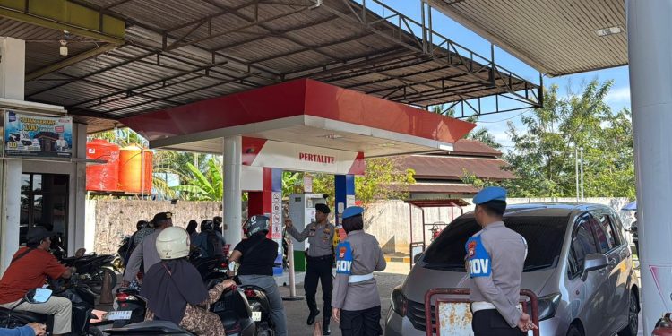 Cegah Kemacetan Dan Penyimpangan BBM, Polres Inhu Masifkan Patroli Ke SPBU