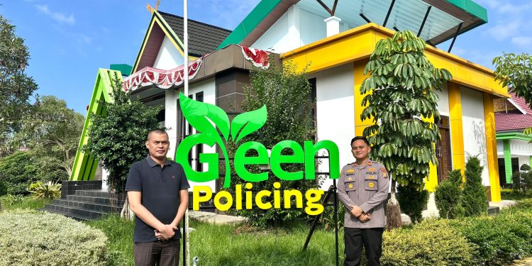Dukung Program Green Policing, Polsek Bonai Darussalam Pasang Neon Box dan Tanam Pohon Bersama Warga Desa Sontang