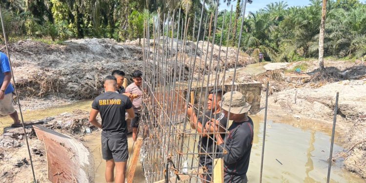 Progres Pembangunan Jembatan Merah Putih Presisi Capai 45 Persen di Hari ke-17, Kapolres Kuansing: Bukti Sinergi Polri dan Masyarakat