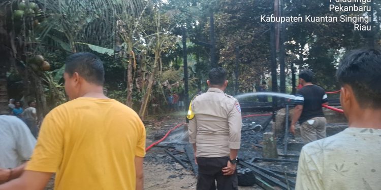 Polsek Benai Tangani Kebakaran Rumah Warga di Desa Pulau Ingu
