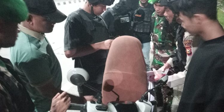 Tim Raga Res Kampar Bersama TNI Laksanakan Patroli Humanis Malam Hari, Jaga Kamtibmas Di Berbagai Titik Strategis Bangkinang