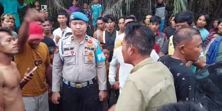 AKSI SPONTANITAS MASYARAKAT TERKAIT PENGUNGKAPAN KASUS NARKOBA DI KECAMATAN RANTAU KOPAR