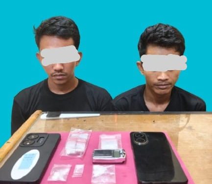 Grebek Kontrakan di Jl. Batu Ampar, Polsek Pkl Kerinci Ringkus 4 Pemuda Edarkan Sabu, 3 Timbangan
