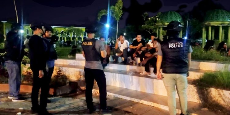Tim Raga Res Kampar Patroli Malam Hari, Kasat Samapta Beri Himbauan Humanis Untuk Jaga Keamanan Bangkinang