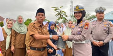 SATLANTAS POLRES KAMPAR GELAR POLICE GOES TO SCHOOL DI SMKN 1 KUOK, SOSIALISASI KESELAMATAN LALU LINTAS DAN GREEN POLICING