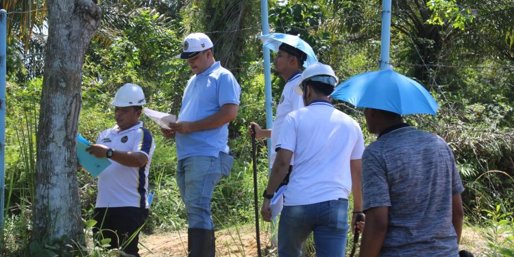 Kasubag TU Lapas Narkotika Rumbai Tinjau Langsung Batas Lahan Dan Jalan Inspeksi Keliling Pagar Sebagai Bagian Dari Penataan Area