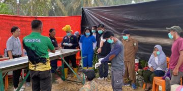 DIBANTU TIM FORENSIK POLDA RIAU, POLRES SIAK GELAR EKSHUMASI DAN AUTOPSI BOCAH 6 TAHUN DI KERINCI KANAN UNTUK UNGKA